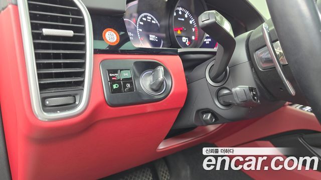 Porsche Cayenne 2020 — photo 18