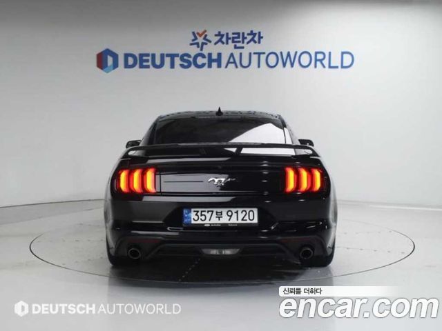 Ford Mustang 2022 — photo 4