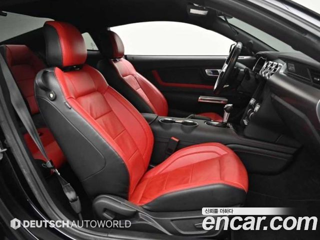 Ford Mustang 2022 — photo 10