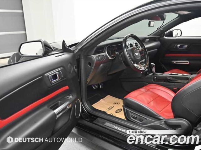 Ford Mustang 2022 — photo 11