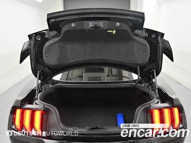 Ford Mustang 2022 — photo 19