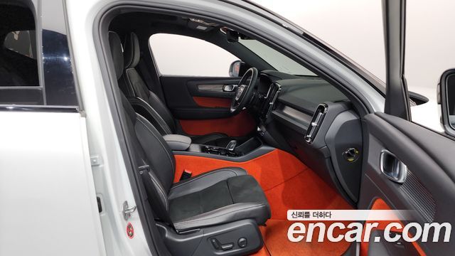 Volvo XC40 2019 — photo 11