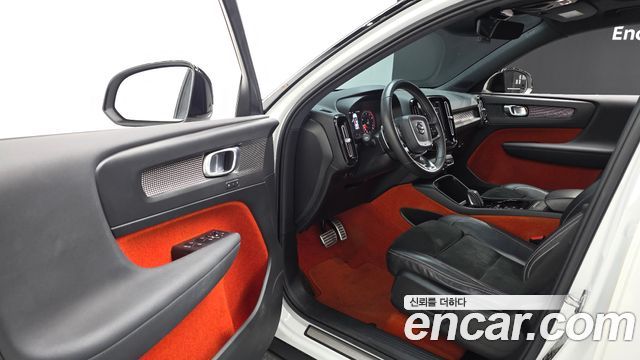 Volvo XC40 2020 — photo 11