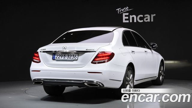 Mercedes-Benz E-Class 2018 — photo 2