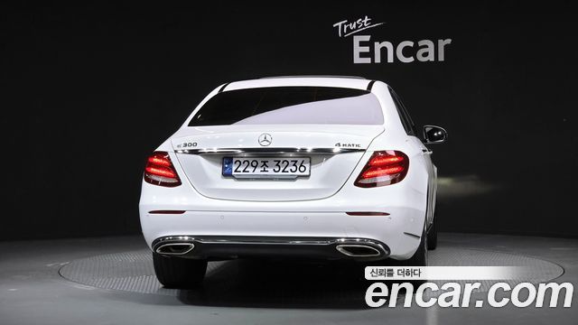 Mercedes-Benz E-Class 2018 — photo 4
