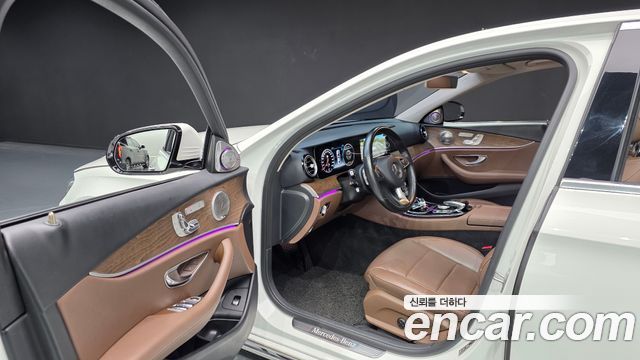 Mercedes-Benz E-Class 2018 — photo 11