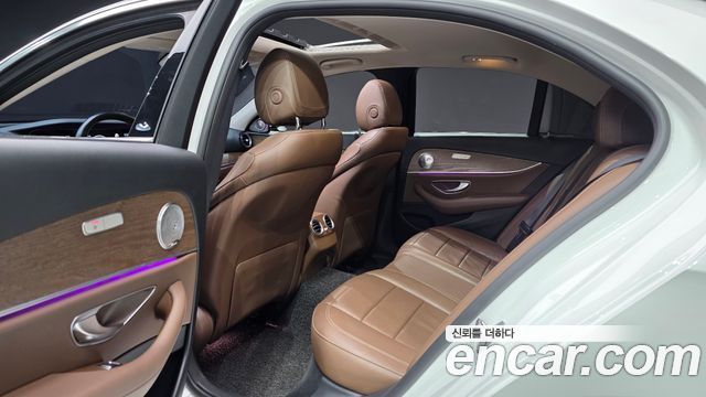 Mercedes-Benz E-Class 2018 — photo 12