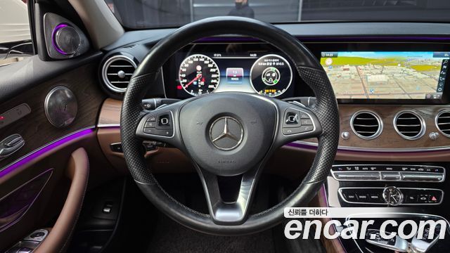 Mercedes-Benz E-Class 2018 — photo 13