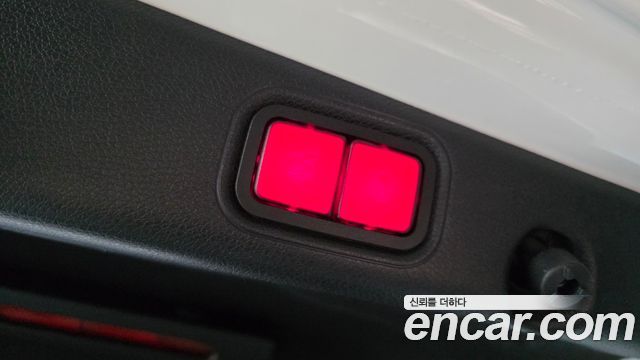 Mercedes-Benz E-Class 2018 — photo 17