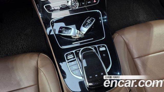 Mercedes-Benz E-Class 2018 — photo 18