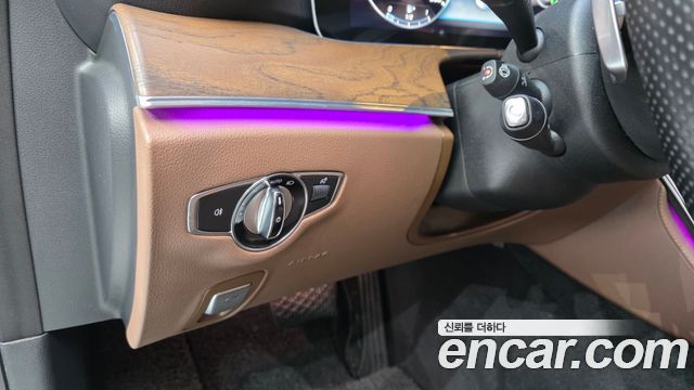 Mercedes-Benz E-Class 2018 — photo 20