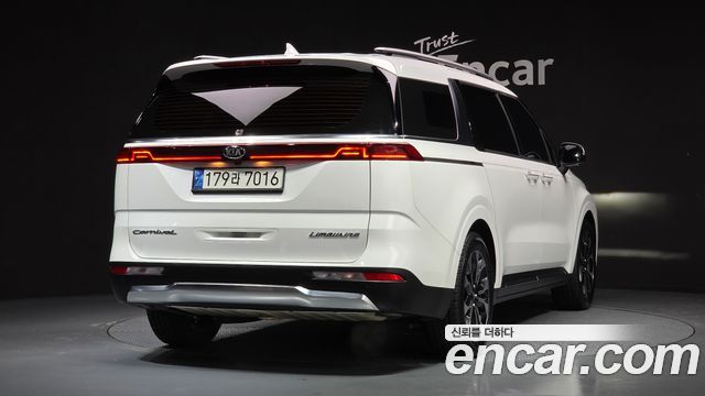 Kia Canival 2021 — photo 2