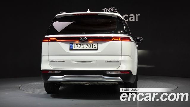 Kia Canival 2021 — photo 4
