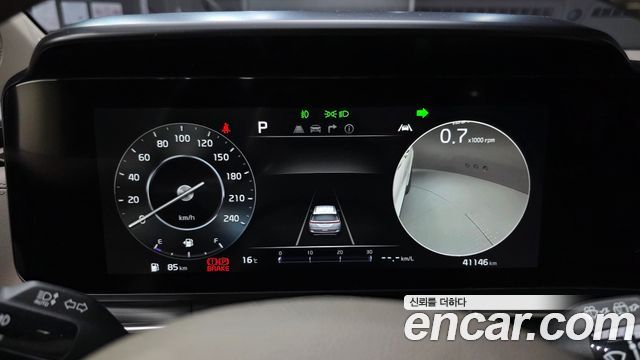 Kia Canival 2021 — photo 8