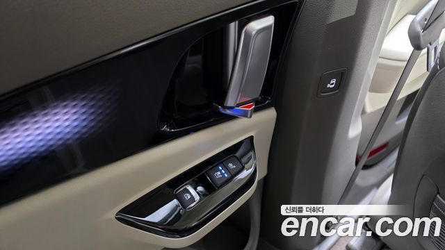 Kia Canival 2021 — photo 17