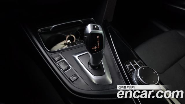 BMW 3-Series 2018 — photo 9