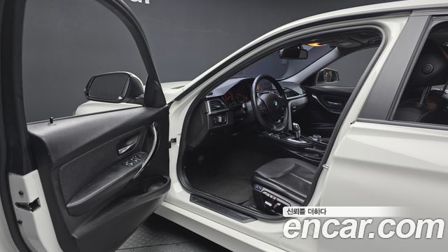 BMW 3-Series 2018 — photo 10