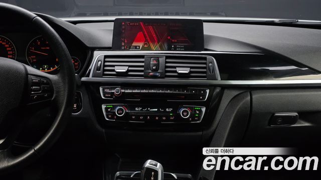 BMW 3-Series 2018 — photo 14