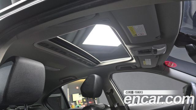 BMW 3-Series 2018 — photo 17