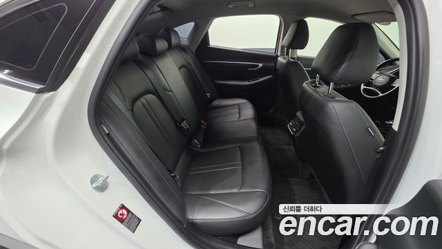 Hyundai Sonata 2022 — photo 19