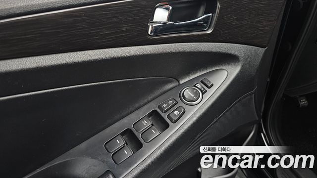Hyundai Sonata 2012 — photo 17