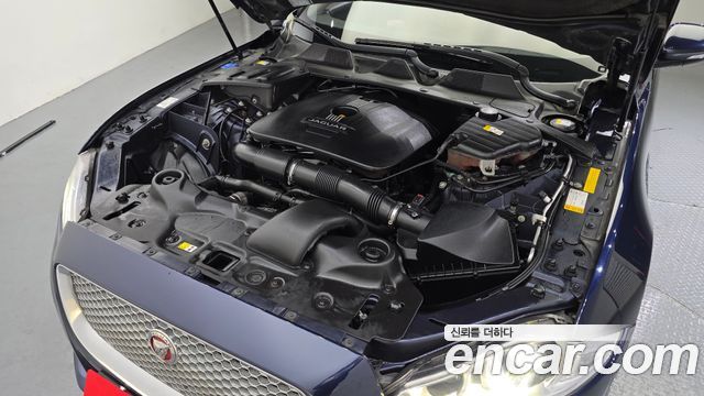 Jaguar XJ 2016 — photo 6