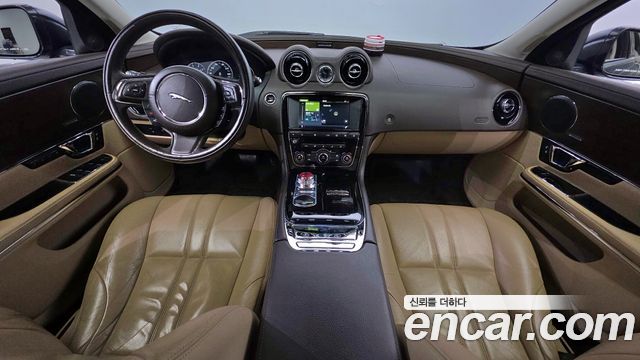 Jaguar XJ 2016 — photo 7