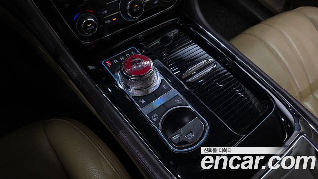 Jaguar XJ 2016 — photo 9