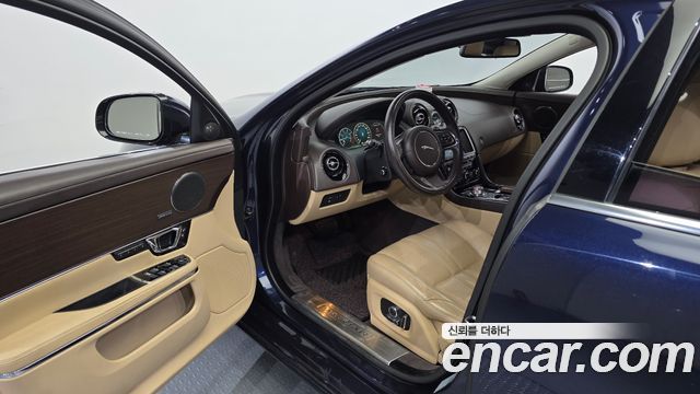 Jaguar XJ 2016 — photo 10