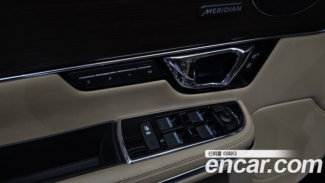 Jaguar XJ 2016 — photo 12