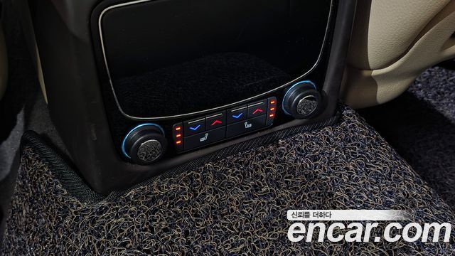 Jaguar XJ 2016 — photo 18