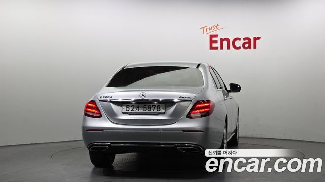 Mercedes-Benz E-Class 2018 — photo 4