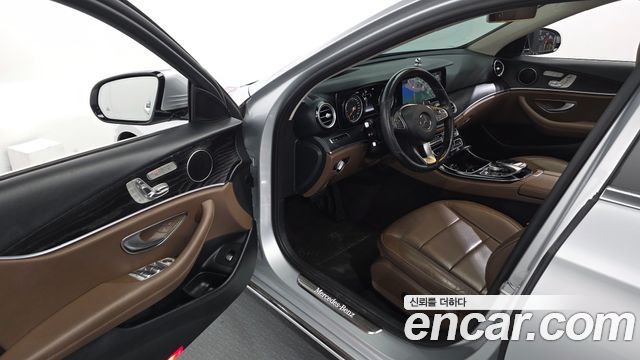 Mercedes-Benz E-Class 2018 — photo 10