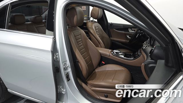 Mercedes-Benz E-Class 2018 — photo 12