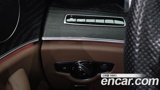 Mercedes-Benz E-Class 2018 — photo 14