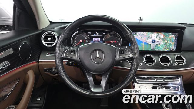 Mercedes-Benz E-Class 2018 — photo 15