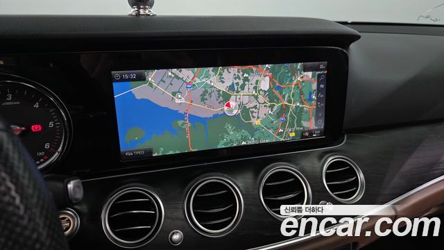 Mercedes-Benz E-Class 2018 — photo 16