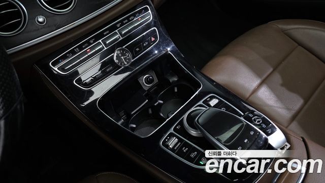 Mercedes-Benz E-Class 2018 — photo 17