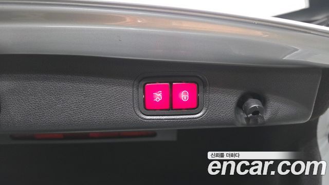 Mercedes-Benz E-Class 2018 — photo 20