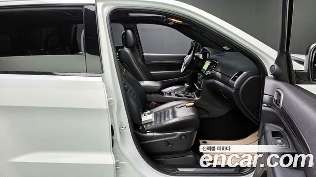 Jeep Cherokee 2020 — photo 10