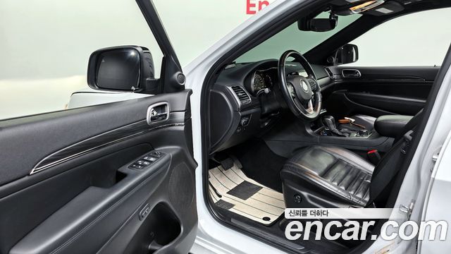 Jeep Cherokee 2020 — photo 11
