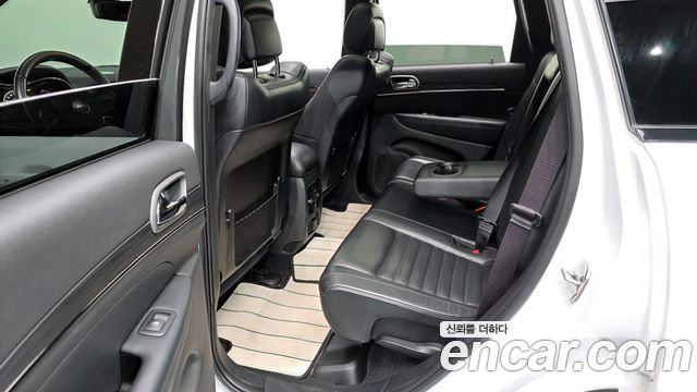 Jeep Cherokee 2020 — photo 12
