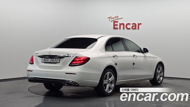 Mercedes-Benz E-Class 2018 — photo 2