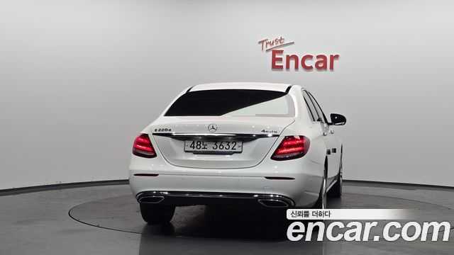 Mercedes-Benz E-Class 2018 — photo 4