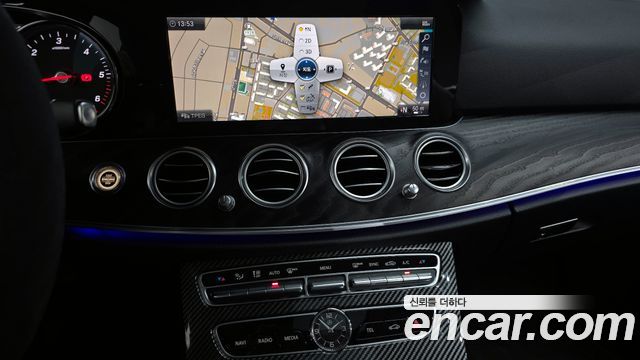 Mercedes-Benz E-Class 2018 — photo 14