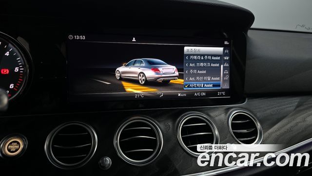 Mercedes-Benz E-Class 2018 — photo 16