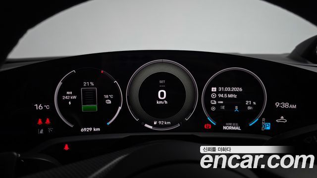 Porsche Taycan 2025 — photo 8