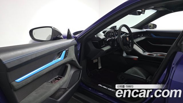 Porsche Taycan 2025 — photo 11