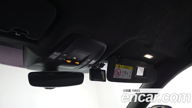 Porsche Taycan 2025 — photo 19
