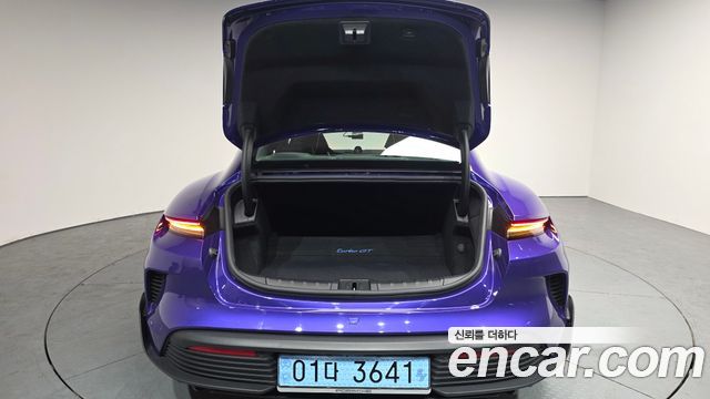 Porsche Taycan 2025 — photo 20